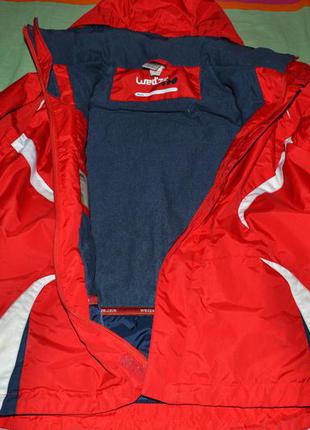Спортивная лыжная куртка насыщенного красного цвета2 фото