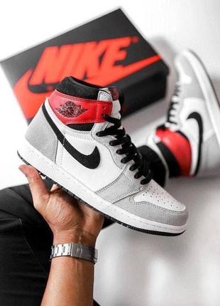 Женские кроссовки nike air jordan 1 high retro light smoke grey