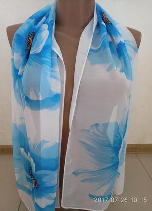 Шикарный голубой шарфик с цветами.