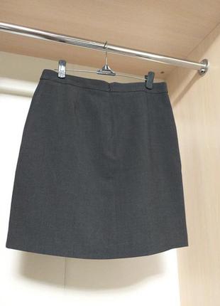 Серая короткая юбка-трапеция3 фото