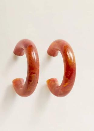 Красивые массивные серьги mango