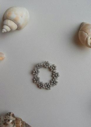 Кольцо колечко из бисера каблучка ромашки цветочки нежный сірий серый тренд 20211 фото