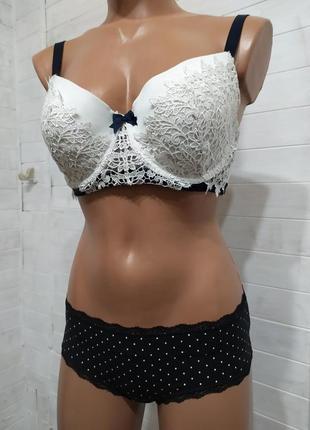 Красивий і стильний бюстик