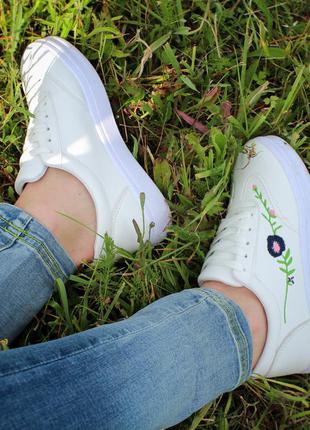 Белые кроссовки с вышивкой zara4 фото