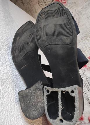 Стильные, удобные босоножки на устойчивом, удобном каблуке6 фото
