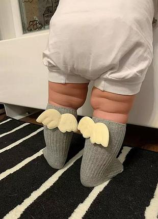 Шкарпетки з крильцями для новонароджених.