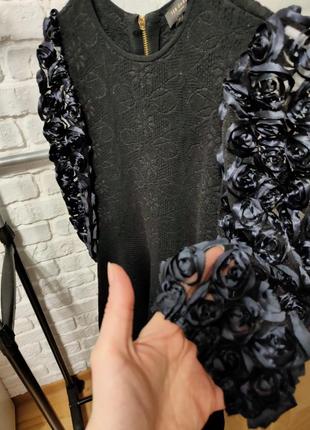 Шикарное платье с красивыми рукавами