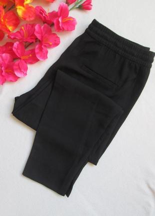Шикарні модні стильні фактурні чорні штани джогерры h&m8 фото