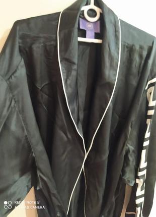 Шикарный халат из круизной коллекции versace8 фото