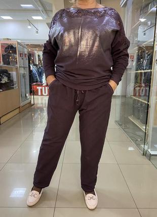 Костюм бордовый на ог 130-140 см.