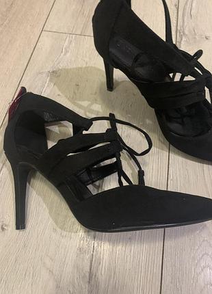 Новые туфли с биркой!