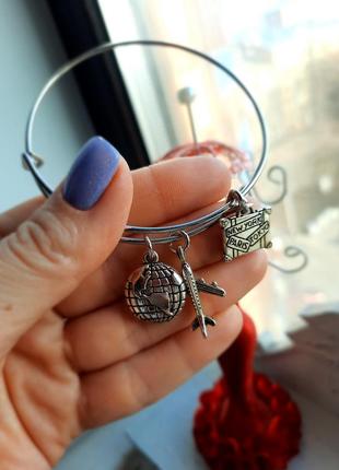 Брасле с чармами путешествие