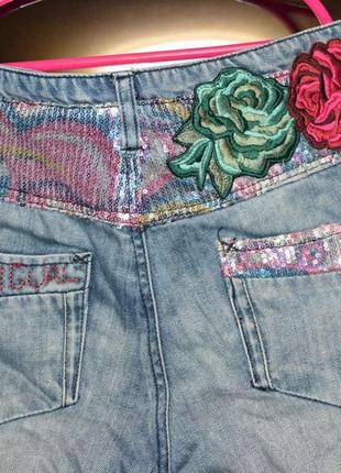 Моднве укороченные джинсы с вышивкой3 фото