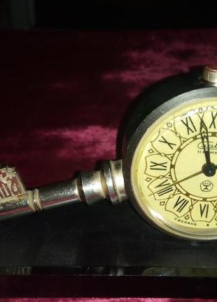 Часы - будильник ссср " слава- москва "" золотой ключик".