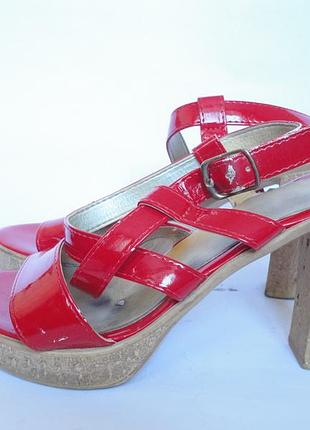 Красивенные босоножки р.38
