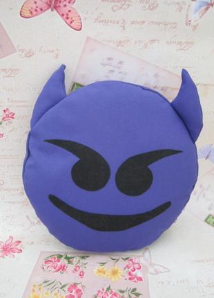 Декоративная подушка-смайлик фиолетового цвета emoji #23 чертик 25 см