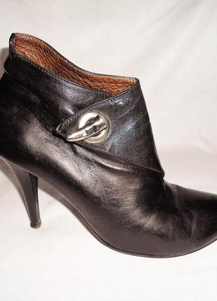 Дорогі жіночі черевики практично задарма,37р,італійська шкіра