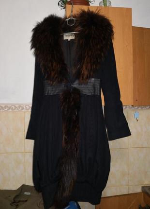 Шерстяне дизайнерське пальто, дорогий бренд moshino