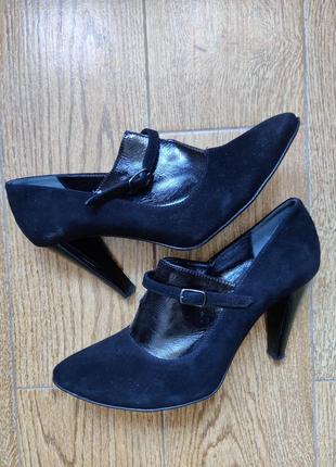 Туфли женские на каблуке. чорні жіночі туфлі на каблуку.
