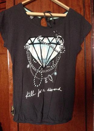 Футболка з діамантом