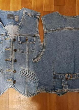 Классическая джинсовая жилетка liz claiborne!7 фото