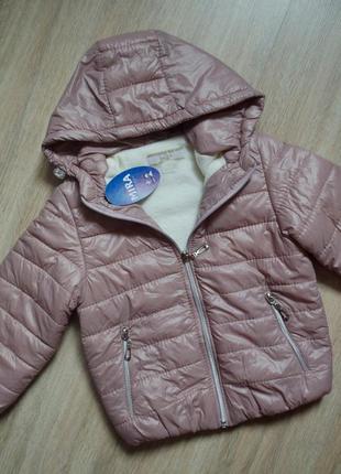 Нова стильна однотонна куртка українського виробника з капюшоном на підкладці дівчинці