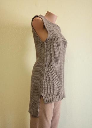 Удлинённый трикотажный жилет свитер без рукавов