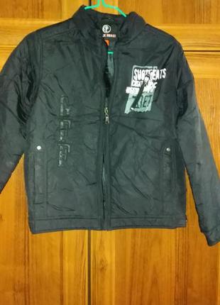 Лёгкая демисезонная куртка на мальчика