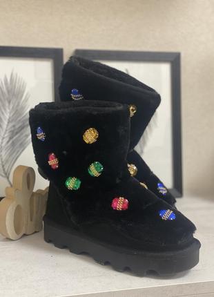 Ефективні хутряні уггі з кольоровими каменями