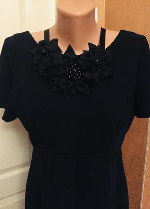 Маленьке чорне плаття