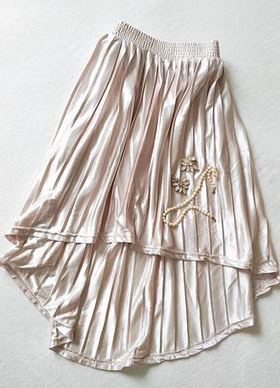 Актуальная юбка плиссе с асимметрией