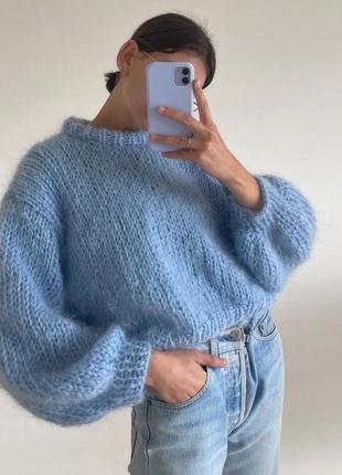 Голубой свитер оверсайз