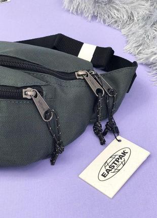 Поясная сумка eastpak doggy bag grey поясна сумочка бананка барсетка5 фото