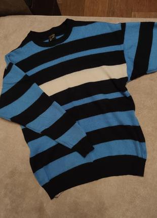 Легка та тепла кофта в смужку