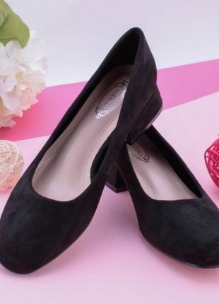Стильные черные замшевые туфли на широком низком каблуке4 фото
