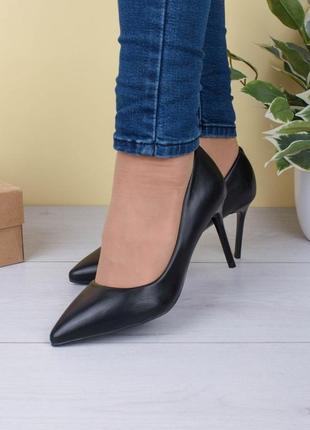 Стильні чорні класичні туфлі на шпильці класичні