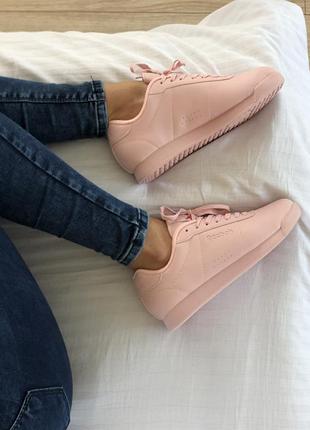 Рожеві кросівки рібок reebok classic