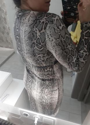 Велюрове плаття в зміїний принт9 фото