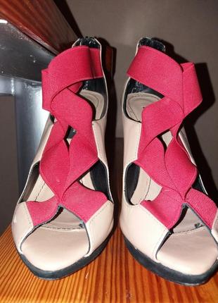 Босоніжки на гумках2 фото