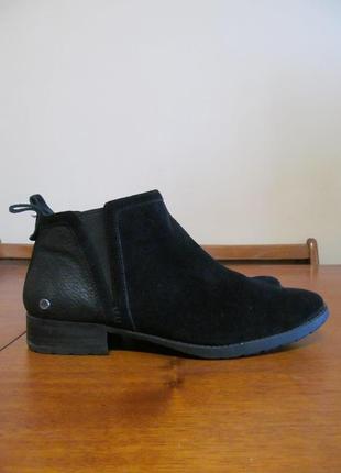 Чоботи Бежевые кожаные кроссовки ugg maniche Dinale
