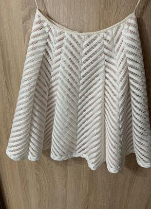 Біла спідничка