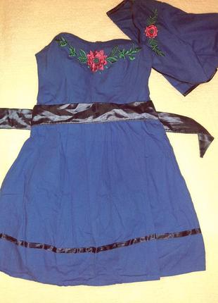 Сукня з вишивкою