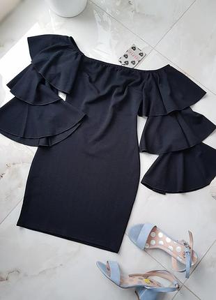 Крутое мини платье от boohoo  с открытыми плечами рукава рюши