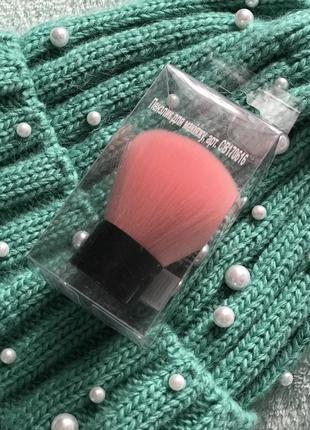 Маленькая кисть для макияжа