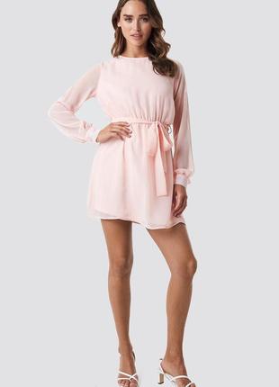 Ніжне рожеве плаття з поясом