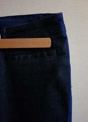 Черные крашенные узкие джинсы с оставленными синими элементами3 фото