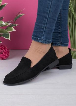 Стильные черные замшевые туфли лоферы балетки мокасины с перфорацией