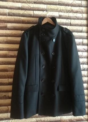 Фирменное пальто.////