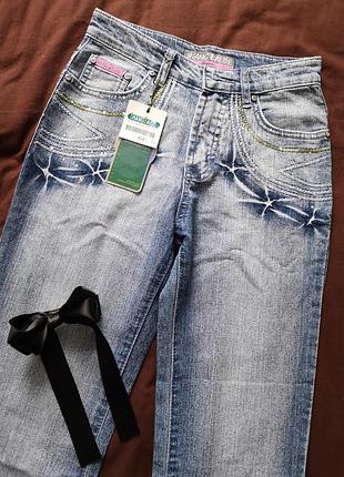 Джинсы