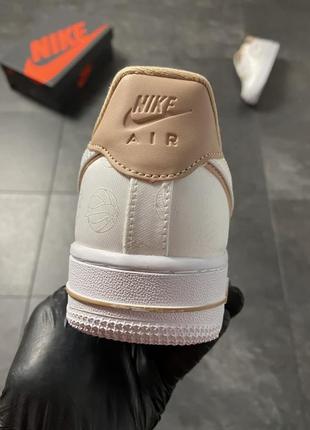 Женские кроссовки nike air force 1 07 lx white beige 37-388 фото